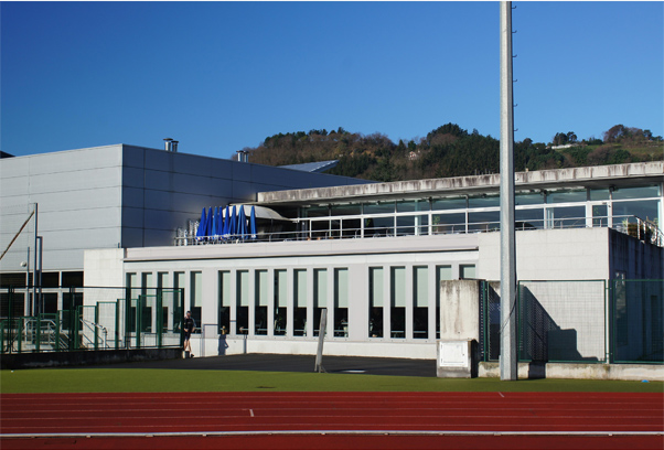 Edificación Itark Polideportivo Hondarribi Acceso vista exterior