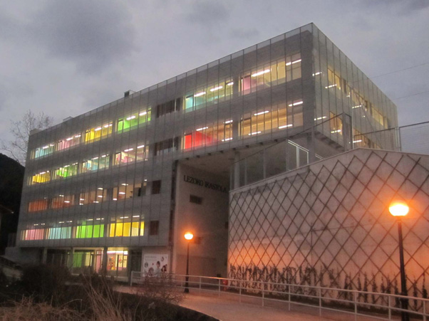 Edificación Itark Docente Lezo Vista Nocturna